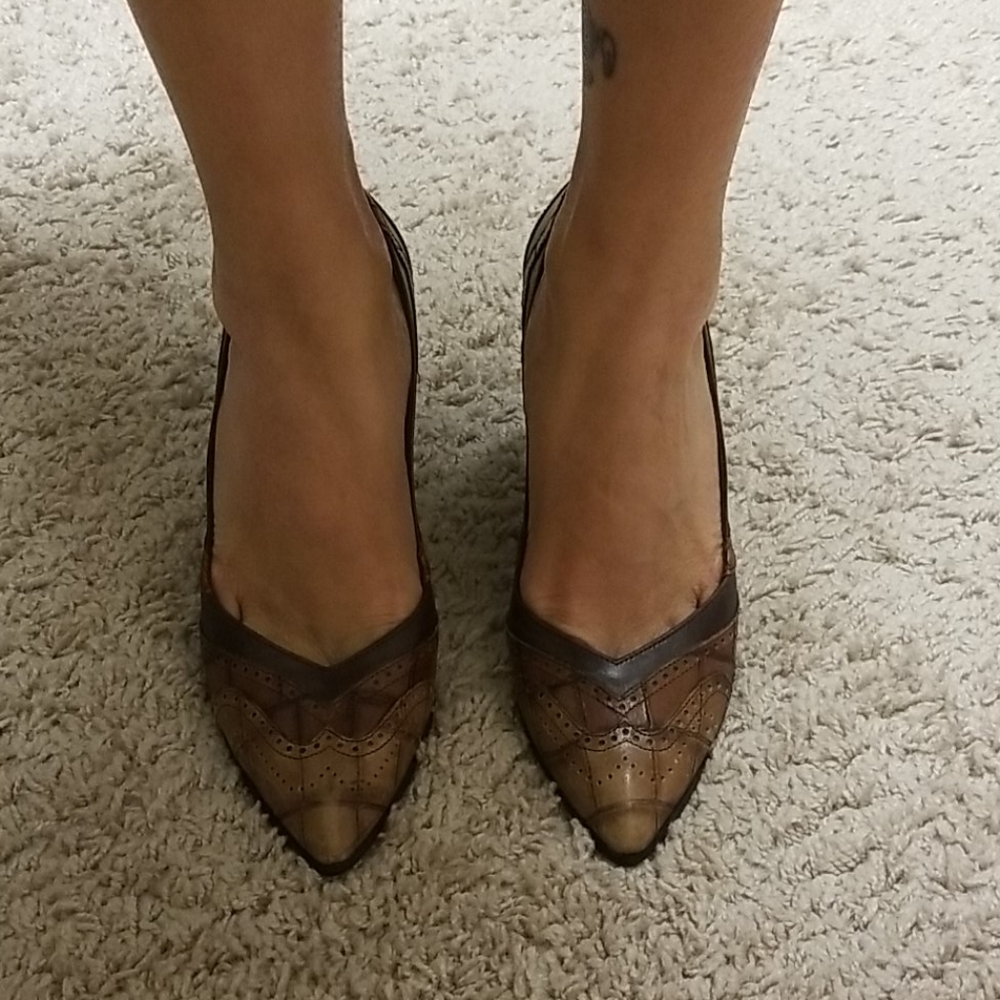 Stuart Weitzman brown pumps